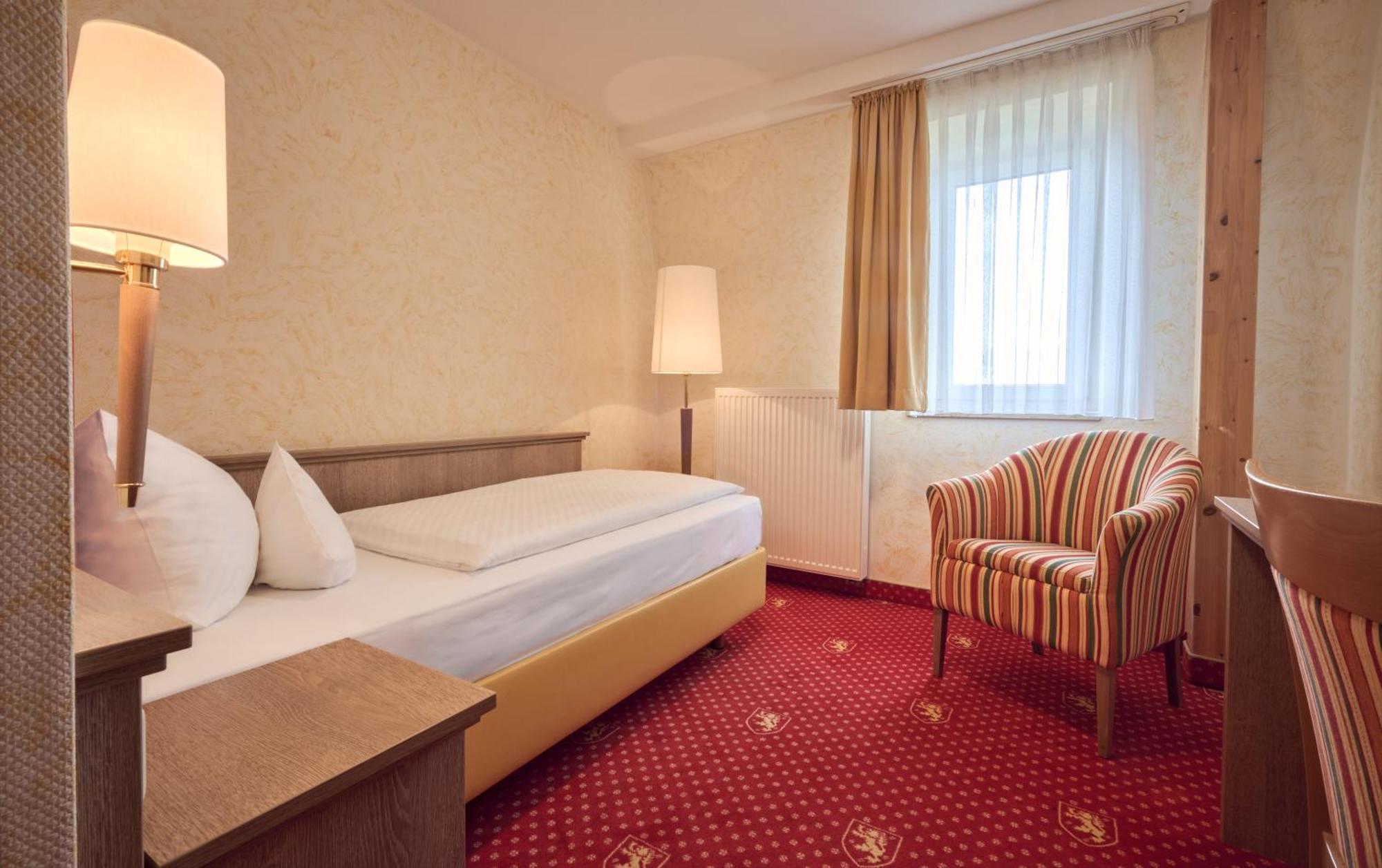 Hotel Wittelsbacher Hoeh Wurzburgo Habitación foto